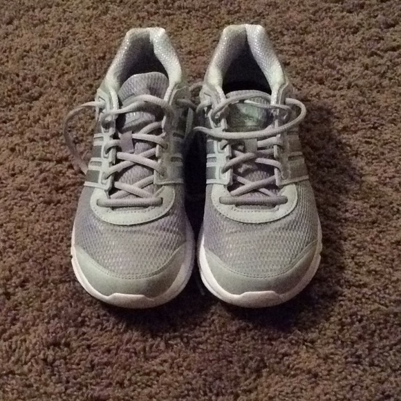 Adidas running shoe size 7 - Picture 3 of 4